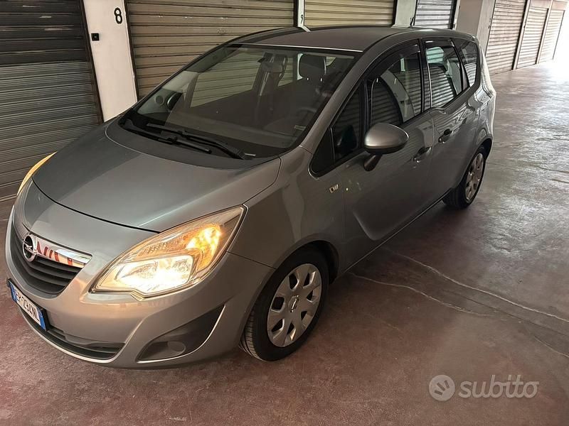 Usata Opel Meriva 95 CV (69 kW) 2012 Grigio Monovolume