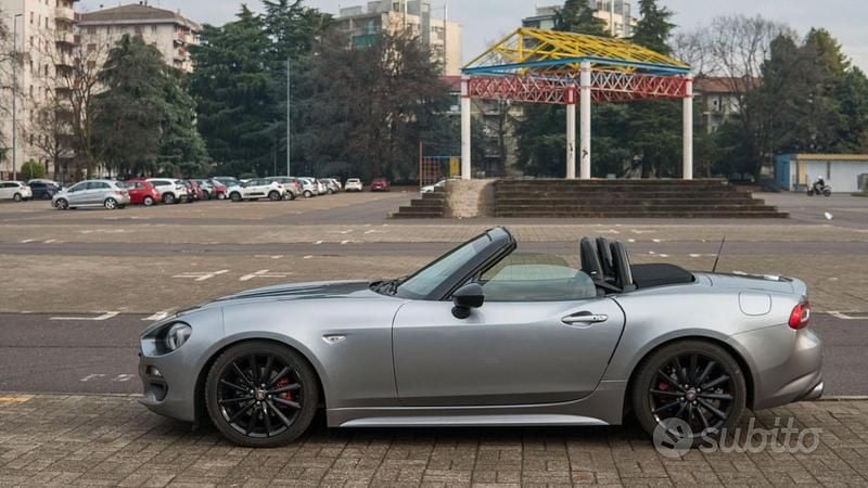 Usata Fiat 124 Spider Lusso 140 CV (102 kW) 2017 Grigio Cabrio