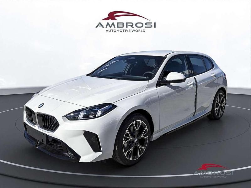 Nuova BMW 118 M Sport 150 CV (110 kW) 2026 Alpin white pastello Utilitaria