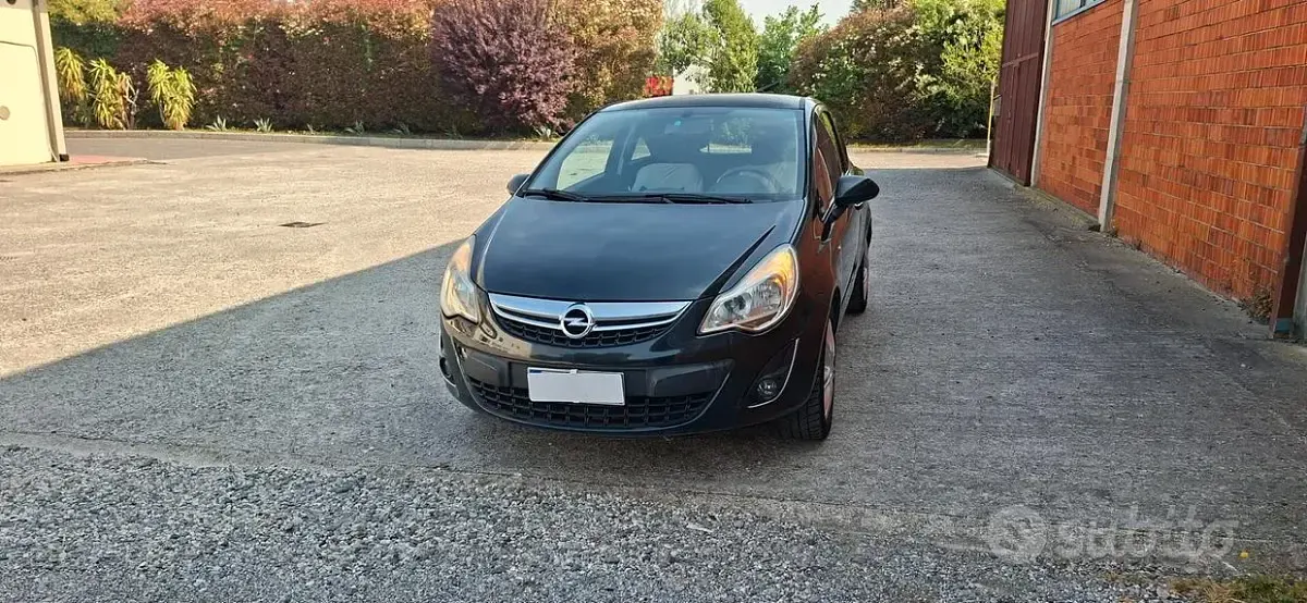 Usata Opel Corsa 86 CV (63 kW) 2012 Nero Utilitaria