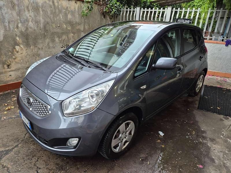 Grigio Usata 2011 Kia Venga Due volumi | 6490 € (Cara) - Immagine 1/4