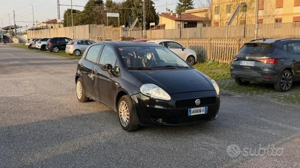 Usata Fiat Grande Punto 65 CV (47 kW) 2007 Nero Utilitaria