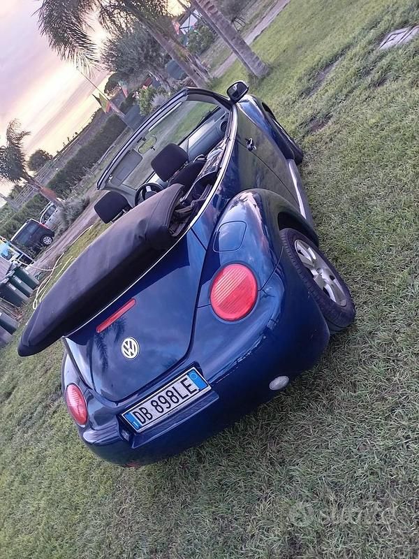 Usata VW New Beetle 101 CV (74 kW) 2006 Blu Utilitaria