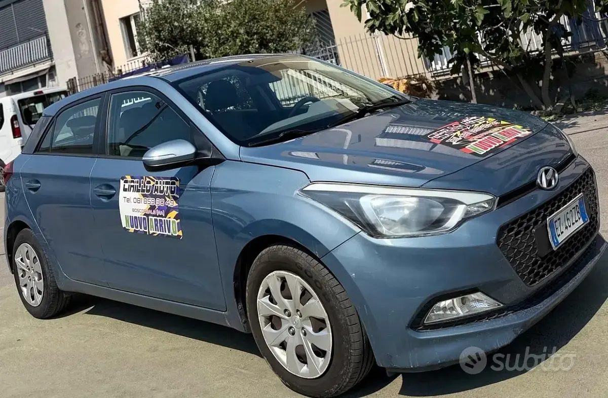 Usata Hyundai i20 75 CV (55 kW) 2015 Bluazzurro Berlina