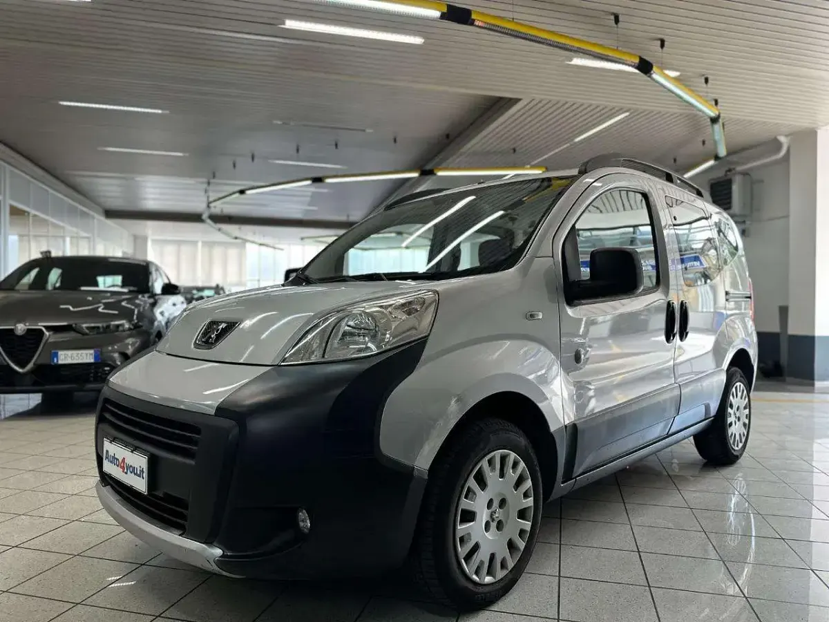 Usata Peugeot Bipper Active 75 CV (55 kW) 2013 Argento Monovolume