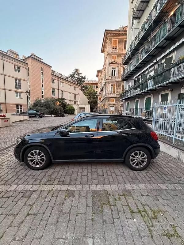 Usata Mercedes GLA180 Business 109 CV (80 kW) 2016 Nero SUV