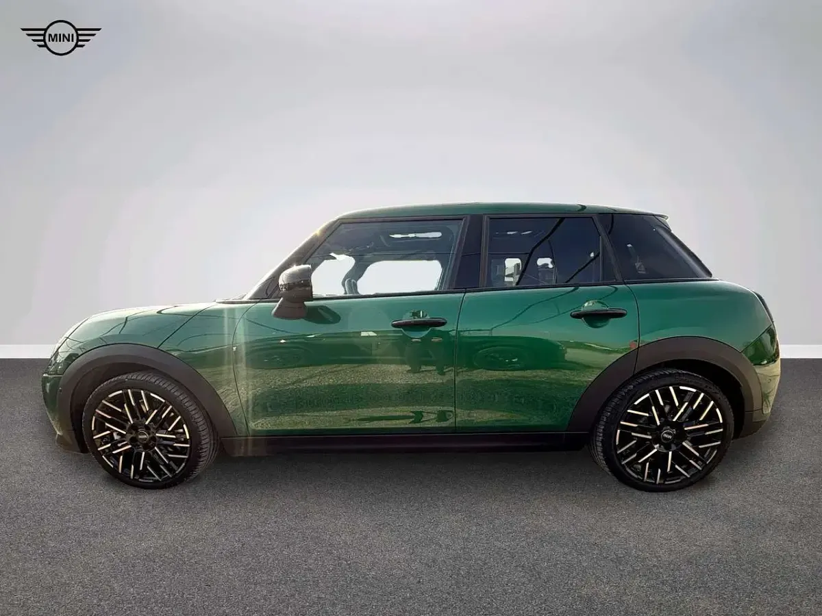 Usata Mini Cooper Favoured 150 kW (204 CV) 2025 Verde Utilitaria