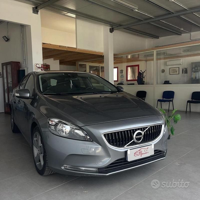 Usata Volvo V40 Business Edition 120 CV (88 kW) 2018 Berlina