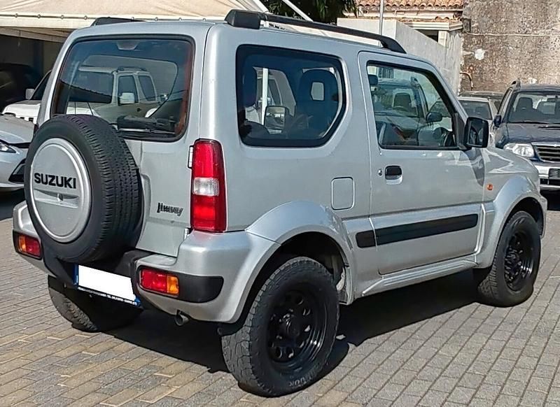 Usata Suzuki Jimny 86 CV (63 kW) 2008 Argento SUV