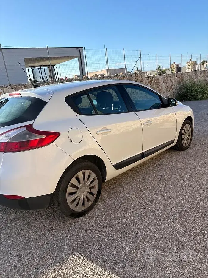 Usata Renault Mégane III 110 CV (80 kW) 2011 Bianco Berlina