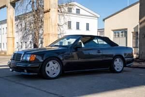 Usata Mercedes E300 AMG 220 CV (161 kW) 1993 Nero Cabrio