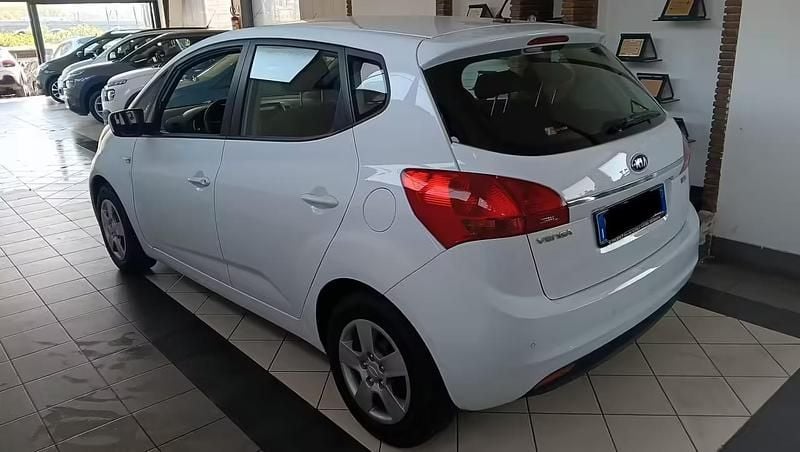 Usata Kia Venga Active 89 CV (65 kW) 2017 Bianco Utilitaria