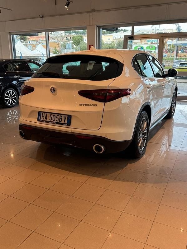 Usata Alfa Romeo Stelvio 160 CV (117 kW) 2019 Bianco SUV