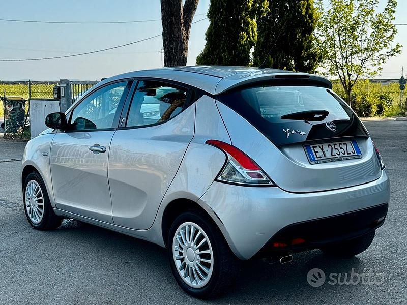 Usata Lancia Ypsilon 95 CV (69 kW) 2015 Grigio Utilitaria