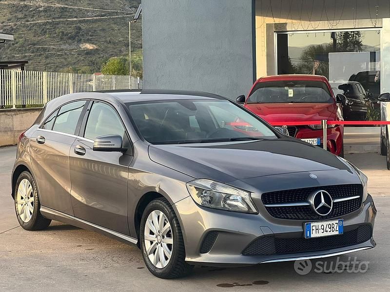 Usata Mercedes A180 Premium 109 CV (80 kW) 2017 Grigio Berlina