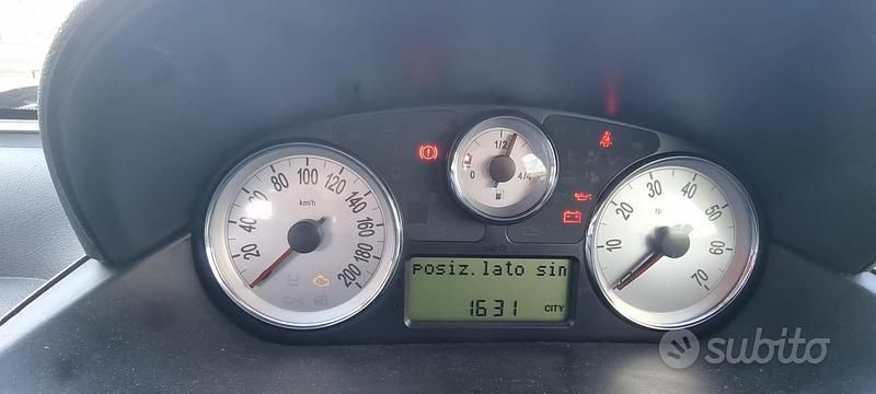 Usata Lancia Ypsilon 95 CV (69 kW) 2012 Nero Utilitaria