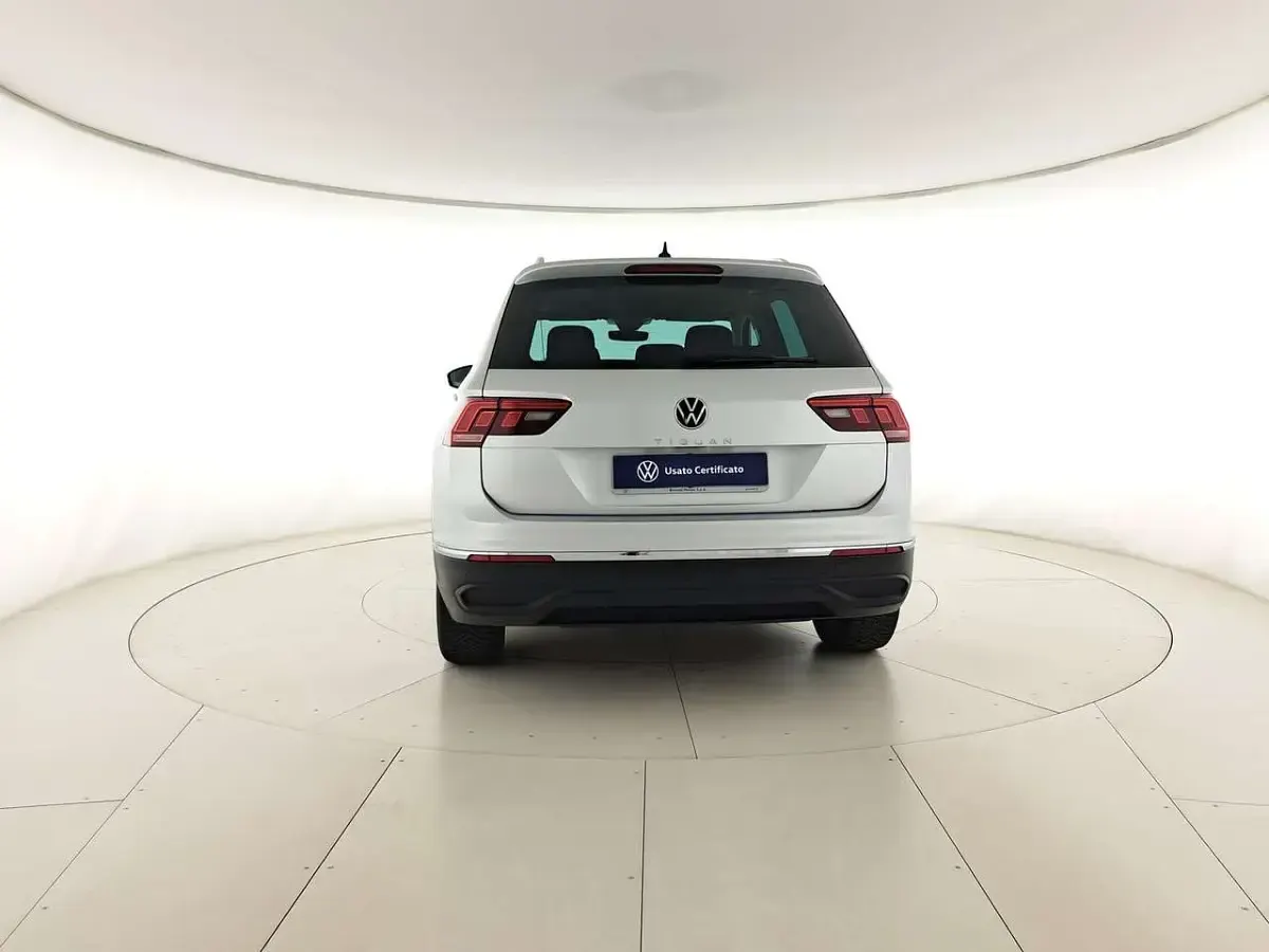 Usata VW Tiguan Life 150 CV (110 kW) 2022 Reflex silver metallizzato SUV