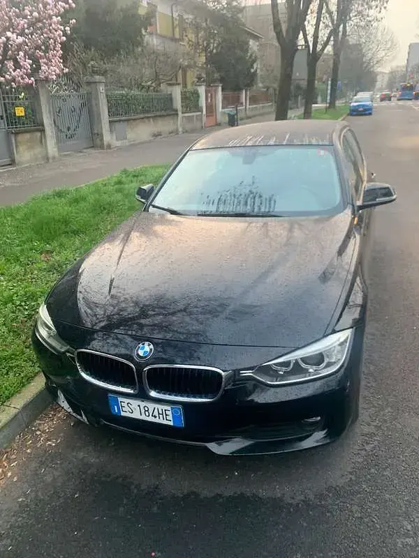 Usata BMW 318 143 CV (105 kW) 2013 Nero Berlina