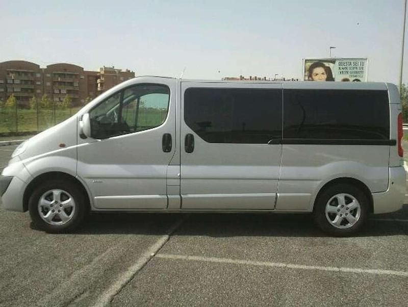 Usata Opel Vivaro 114 CV (83 kW) 2014 Argento Monovolume