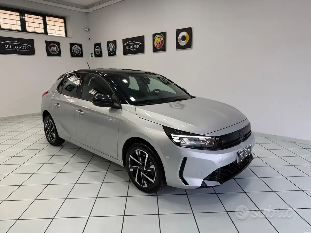 Usata Opel Corsa GS Line 101 CV (74 kW) 2025 Grigio Utilitaria