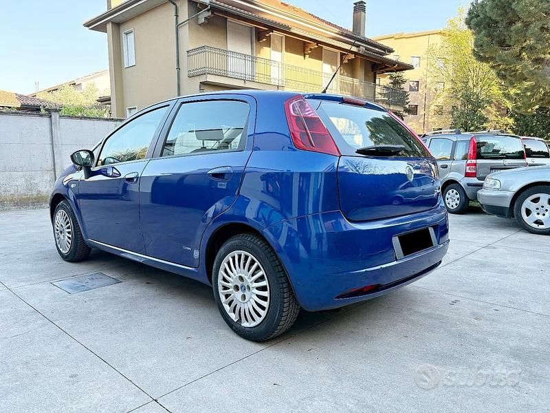 Usata Fiat Grande Punto Dynamic 65 CV (47 kW) 2007 Blu Utilitaria