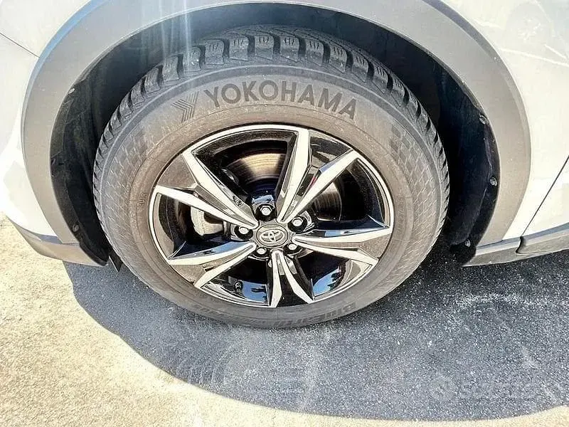 Usata Toyota C-HR Active 122 CV (89 kW) 2017 Bianco SUV