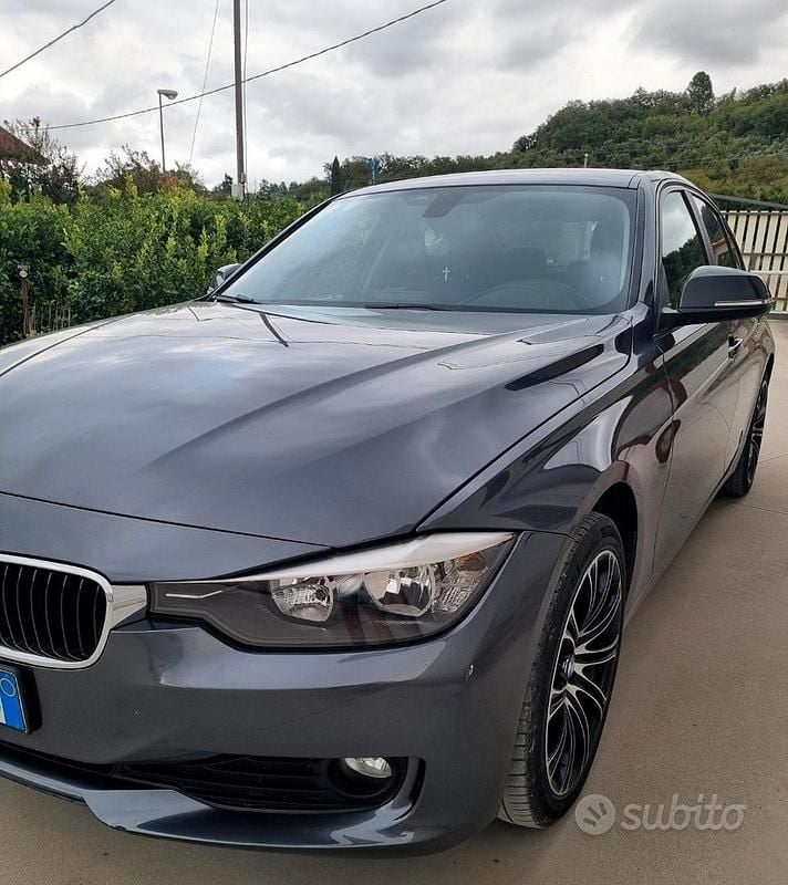 Begagnad BMW 318 Efficient Dynamics 143 HK (105 kW) 2014 Grå Sedan
