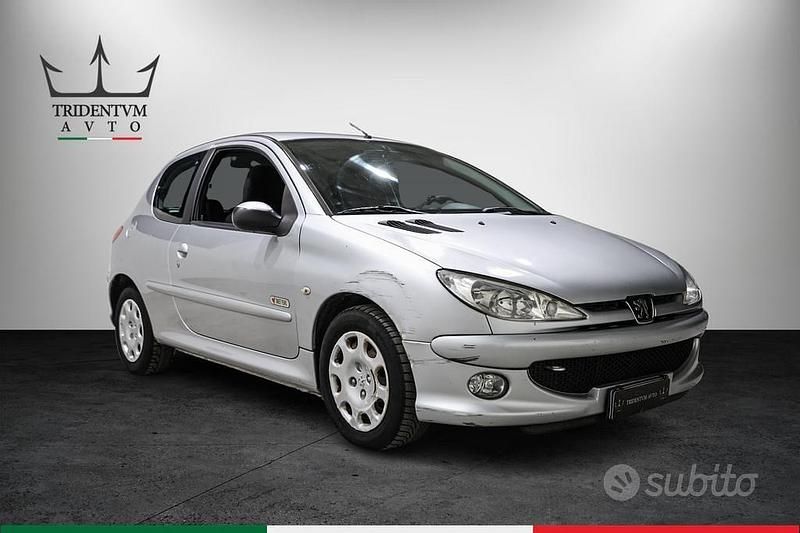 Begagnad Peugeot 206 68 HK (50 kW) 2005 Silver Sedan
