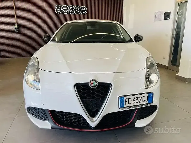 Usata Alfa Romeo Giulietta Distinctive 105 CV (77 kW) 2016 Bianco Utilitaria