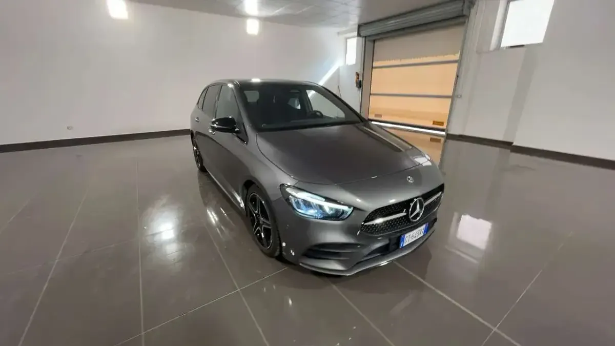 Usata Mercedes B180 AMG line 116 CV (85 kW) 2024 Grigio Utilitaria