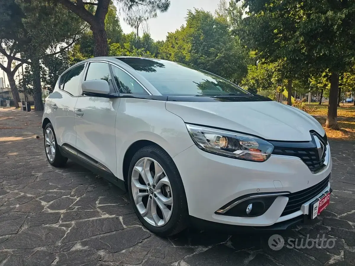 Usata Renault Scénic IV Initiale 150 CV (110 kW) 2019 Bianco Monovolume