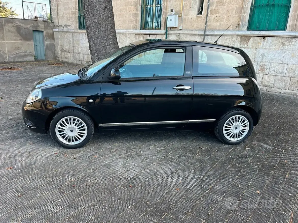Usata Lancia Ypsilon 69 CV (50 kW) 2011 Nero Utilitaria