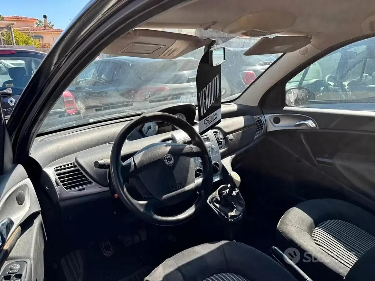 Usata Lancia Ypsilon 80 CV (58 kW) 2004 Nero Utilitaria