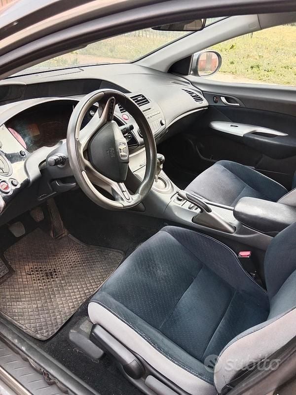 Usata Honda Civic Comfort 140 CV (102 kW) 2007 Grigio Berlina