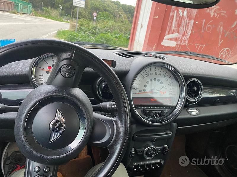 Usata Mini Cooper D 122 CV (89 kW) 2011 Nero Utilitaria