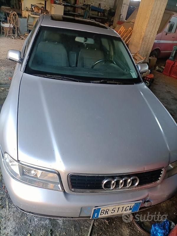 Usata Audi A4 115 CV (84 kW) 1999 Grigio Berlina