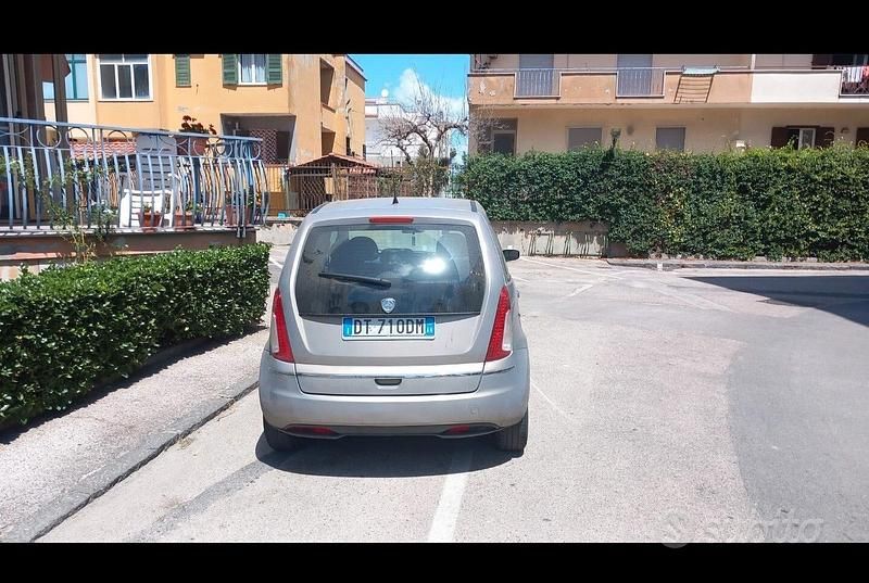 Usata Lancia Musa 77 CV (56 kW) 2008 Marrone Monovolume