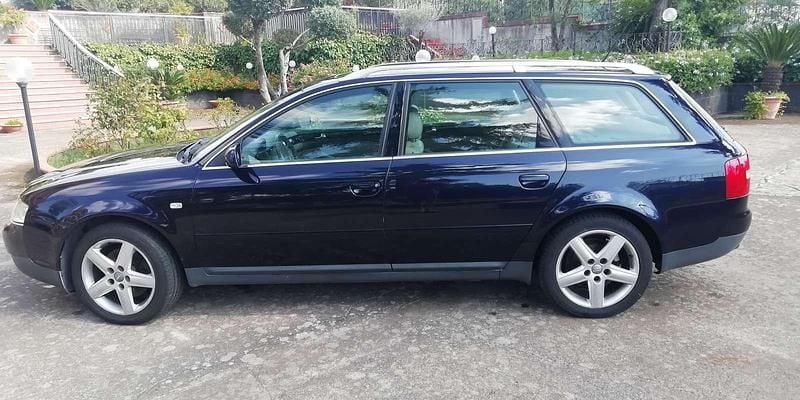 Usata Audi A6 179 CV (131 kW) 2002 Blu/azzurro Station wagon