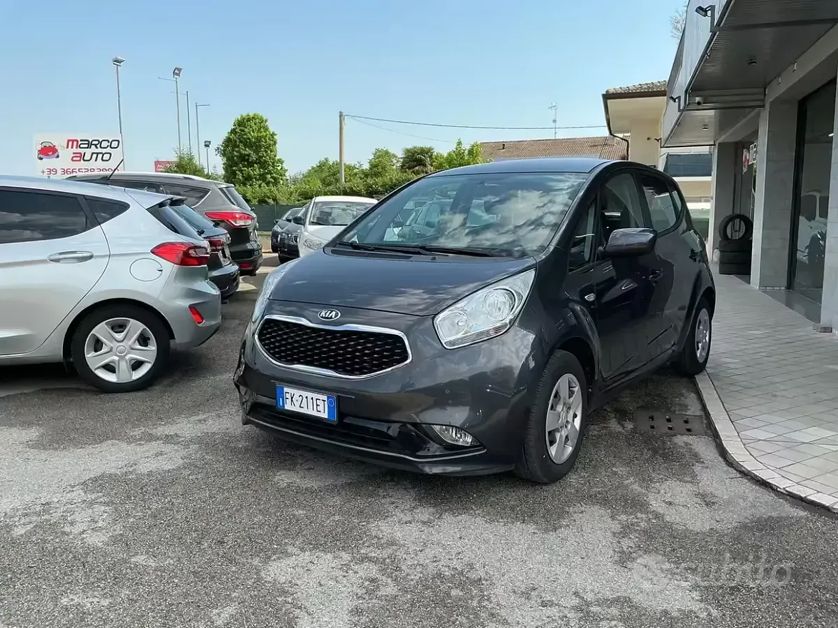 Usata Kia Venga 90 CV (66 kW) 2017 Grigio Utilitaria