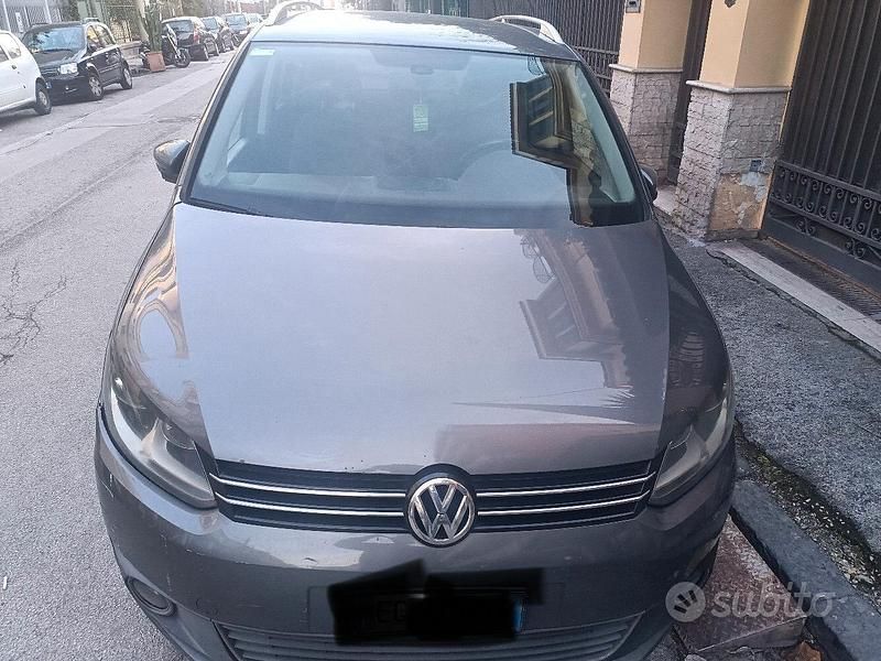Grigio Usata 2011 VW Touran Monovolume | 5000 € (Molto cara) - Immagine 1/3