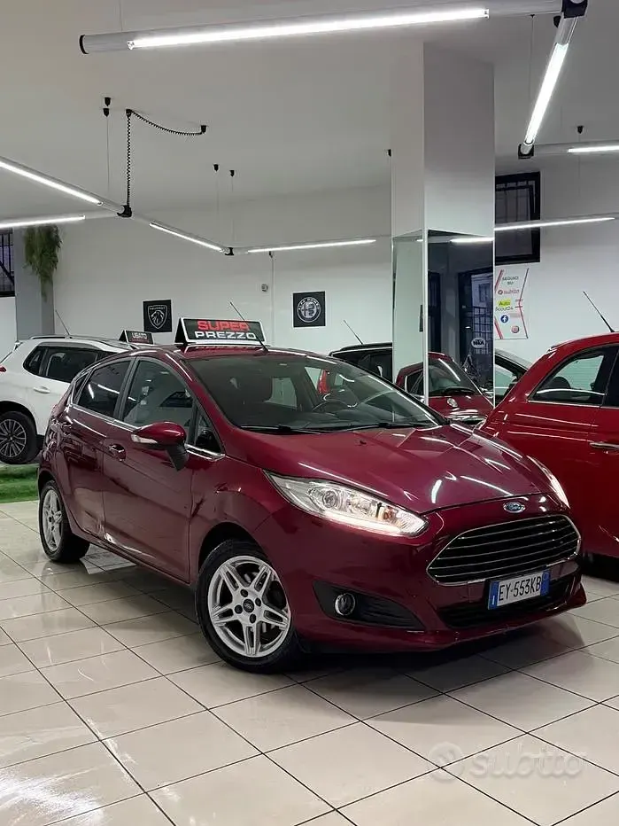 Usata Ford Fiesta Titanium 75 CV (55 kW) 2015 Rosso Utilitaria