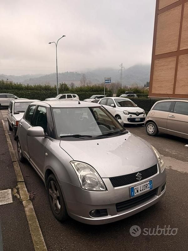Usata Suzuki Swift 2005 Grigio Utilitaria
