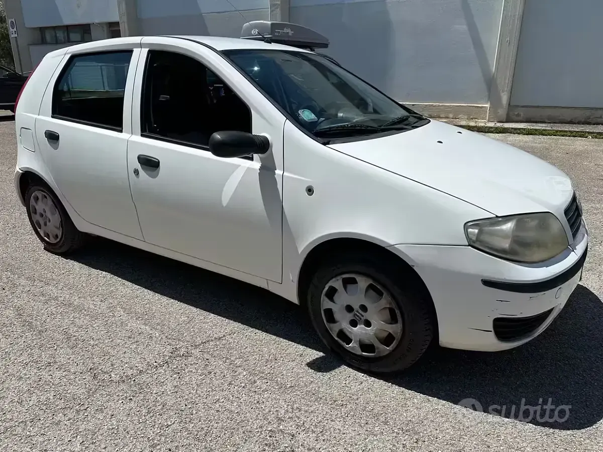 Usata Fiat Punto 60 CV (44 kW) 2004 Bianco Utilitaria
