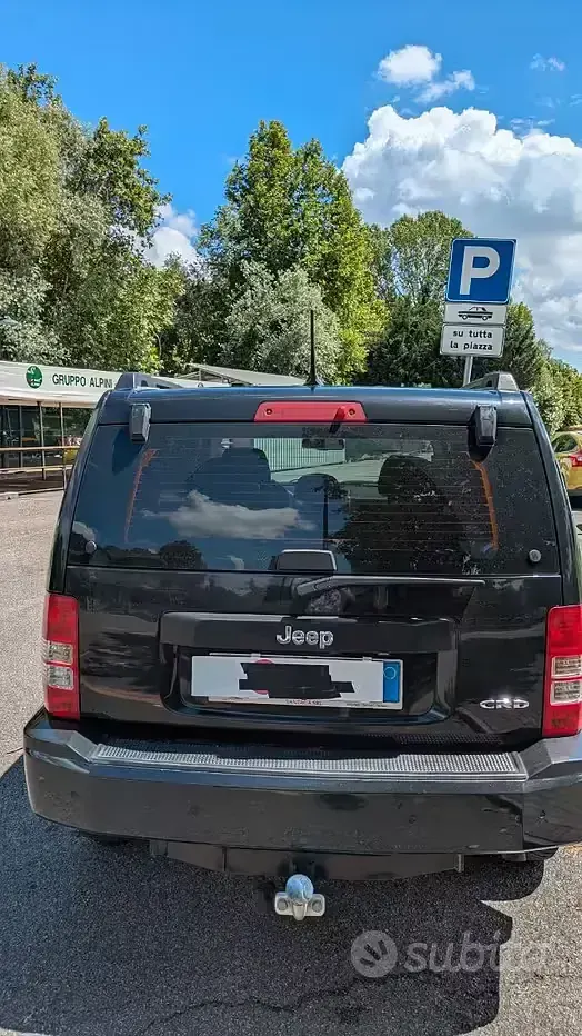 Usata Jeep Cherokee 200 CV (147 kW) 2011 Nero SUV