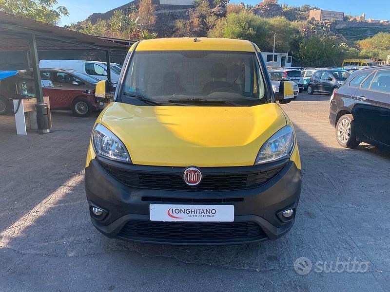 Begagnad Fiat Doblò 95 HK (69 kW) 2018 Gul Minibuss