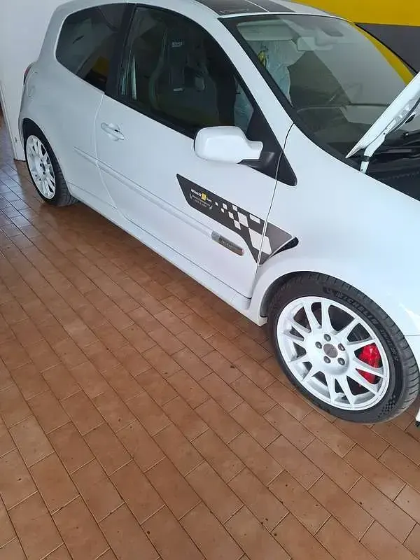 Usata Renault Clio R.S. R.S. 197 CV (144 kW) 2008 Utilitaria