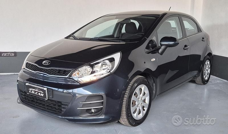 Usata Kia Rio Active 75 CV (55 kW) 2015 Blu Berlina