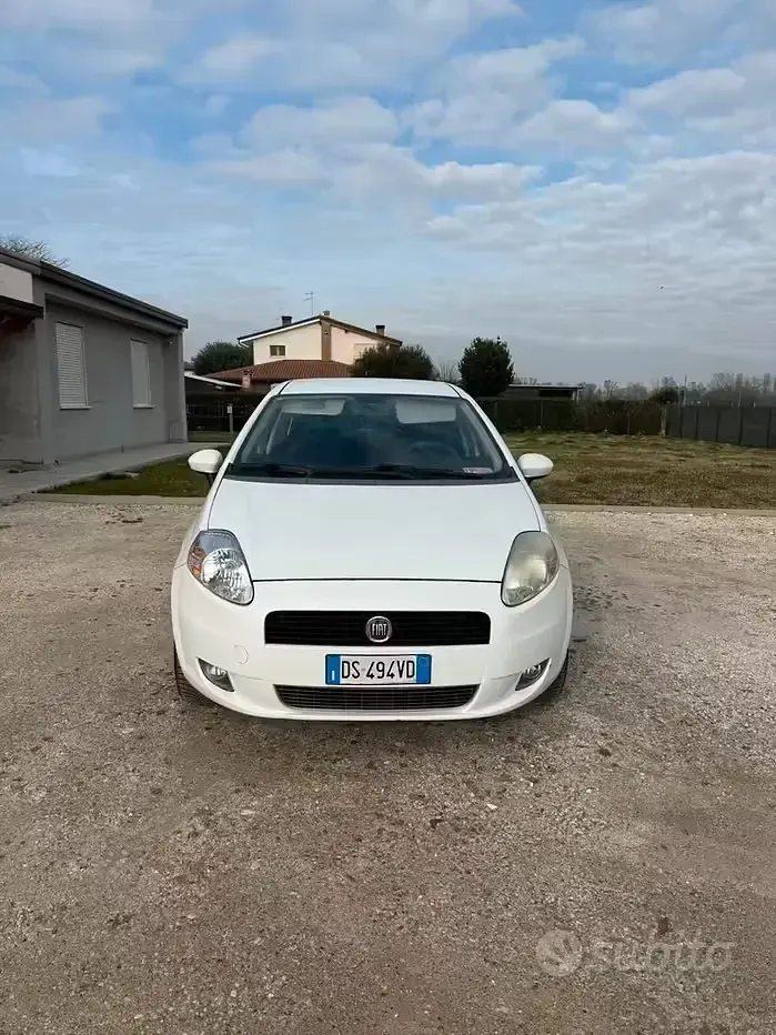 Usata Fiat Grande Punto 77 CV (56 kW) 2008 Bianco Utilitaria