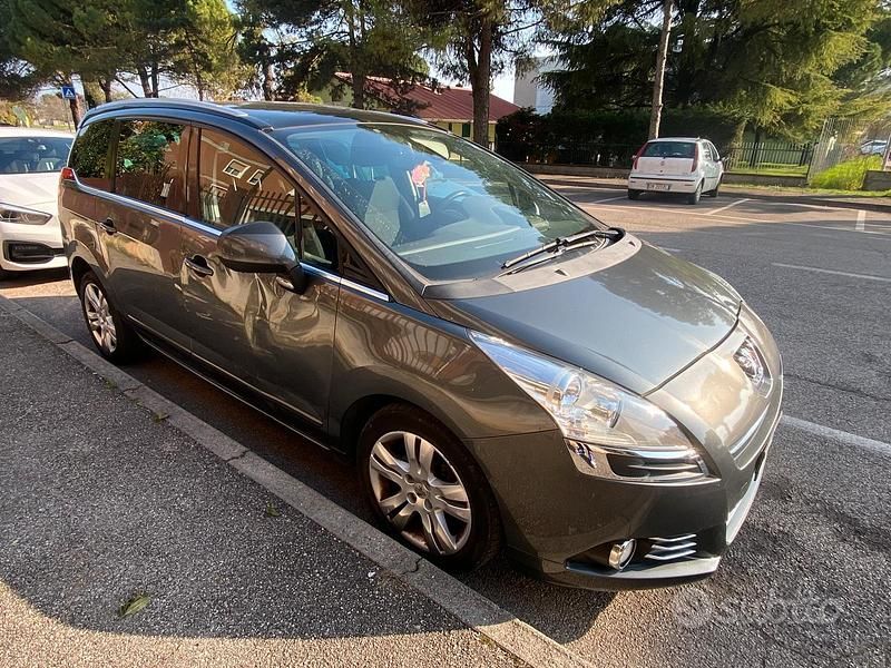 Usata Peugeot 5008 150 CV (110 kW) 2011 Grigio Monovolume