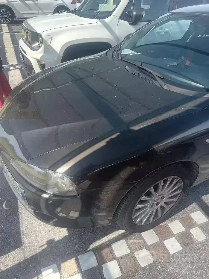 Usata Alfa Romeo 147 105 CV (77 kW) 2006 Nero Utilitaria